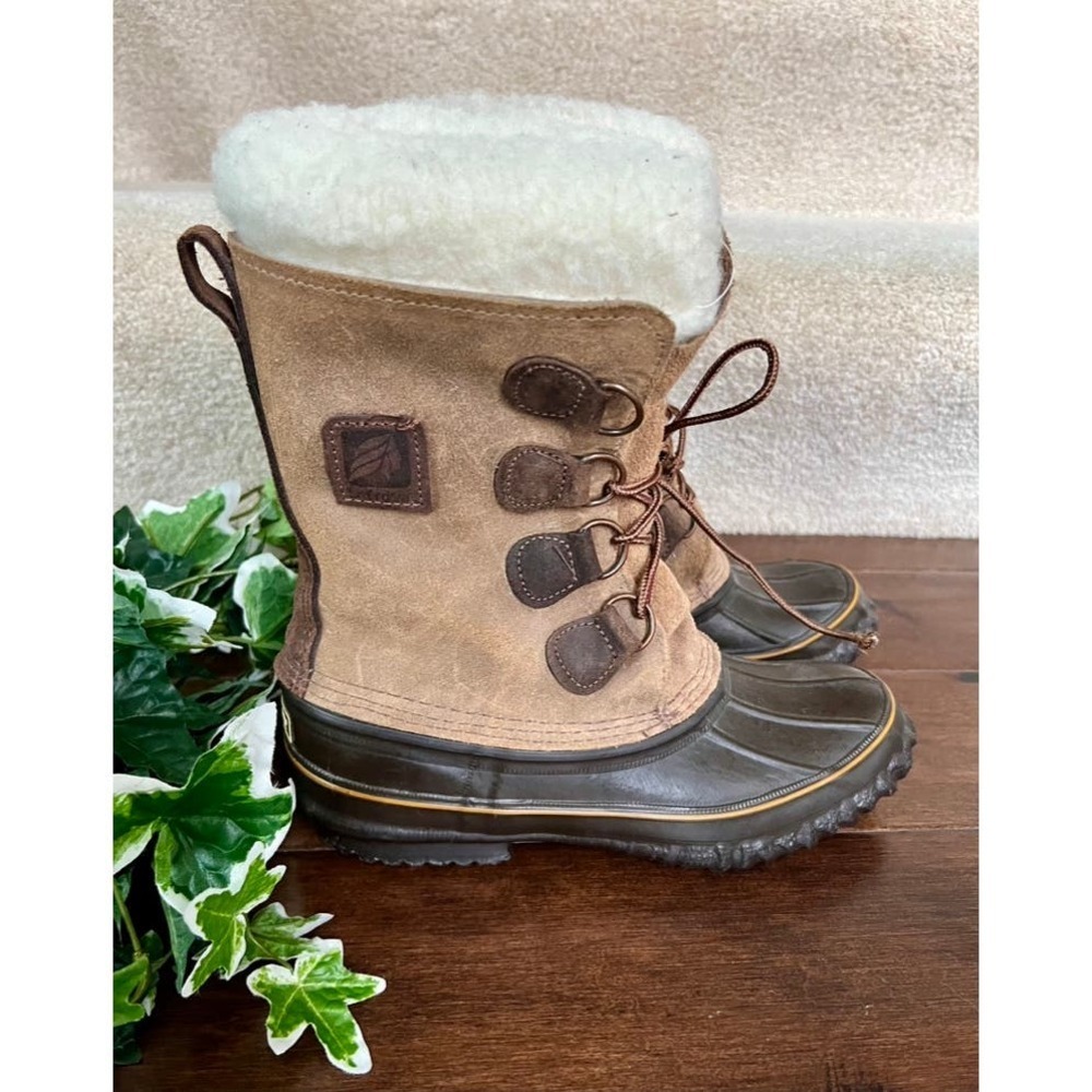 La Crosse beige snow/duck lace up boots size 6